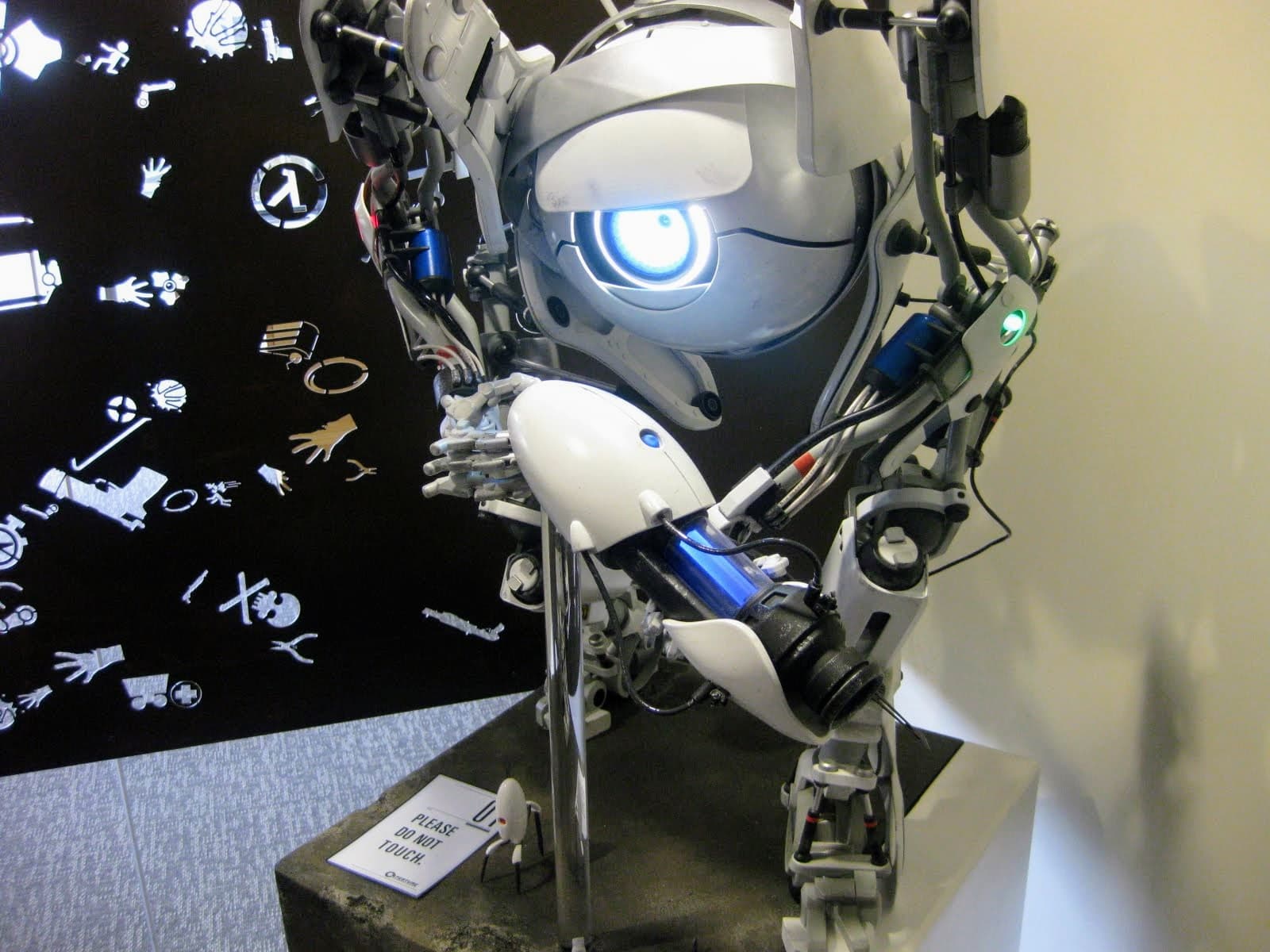 Statue of Atlas from Portal
2